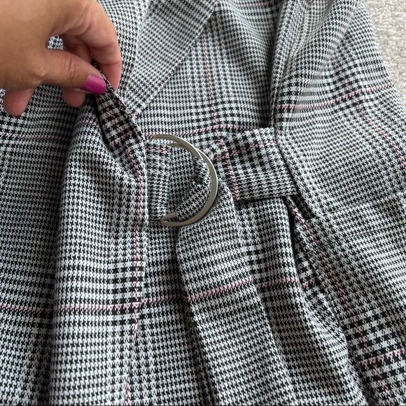 Women’s Plaid Sleeveless Blazer in size Medium - Picture 5 of 8